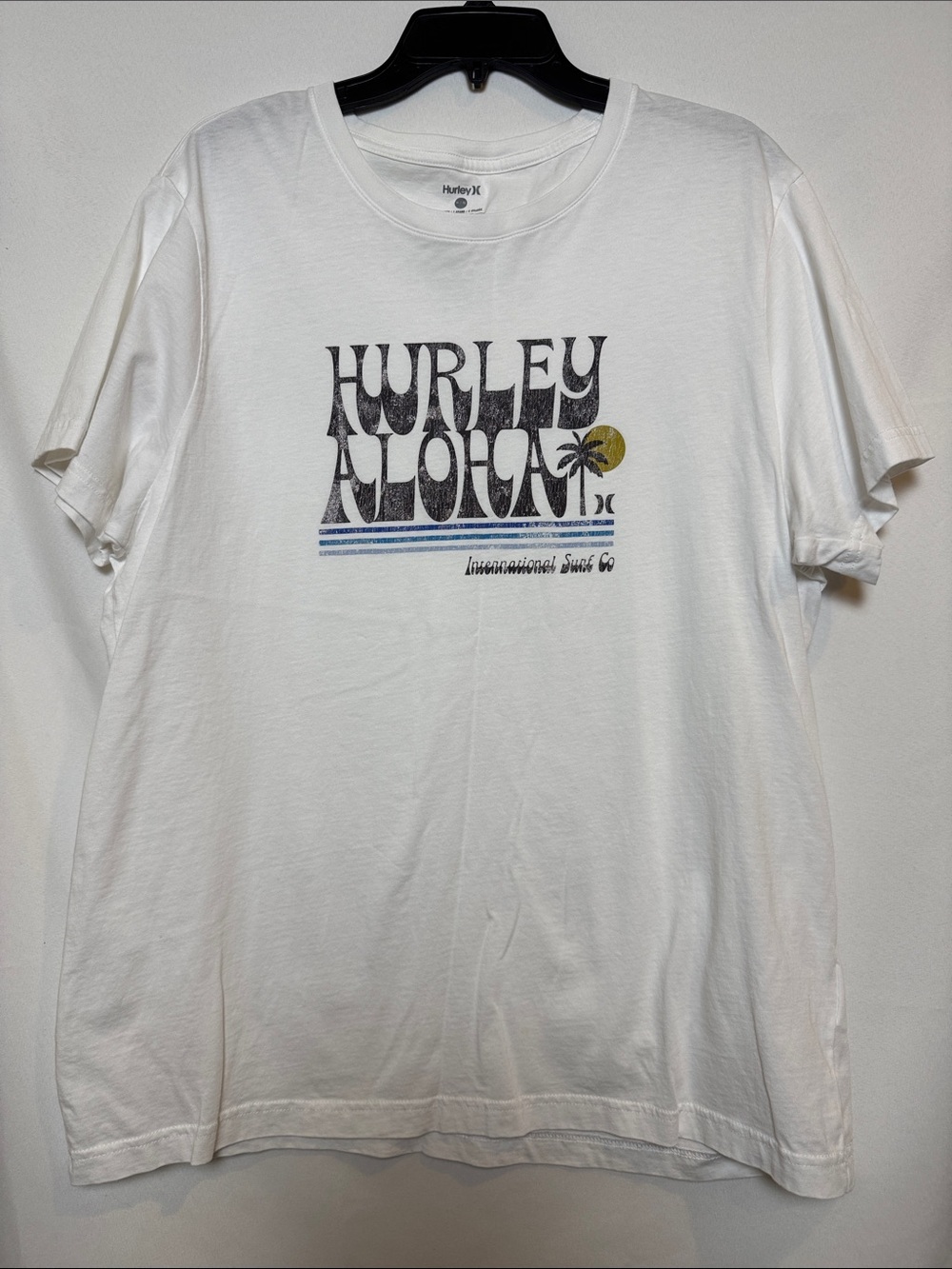 Men’s Hurley White Tee with Blue Stripes & Yellow Sun Graphic. XL